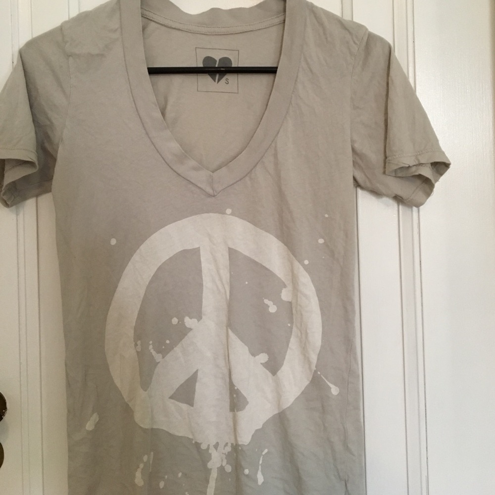 V neck tshirt