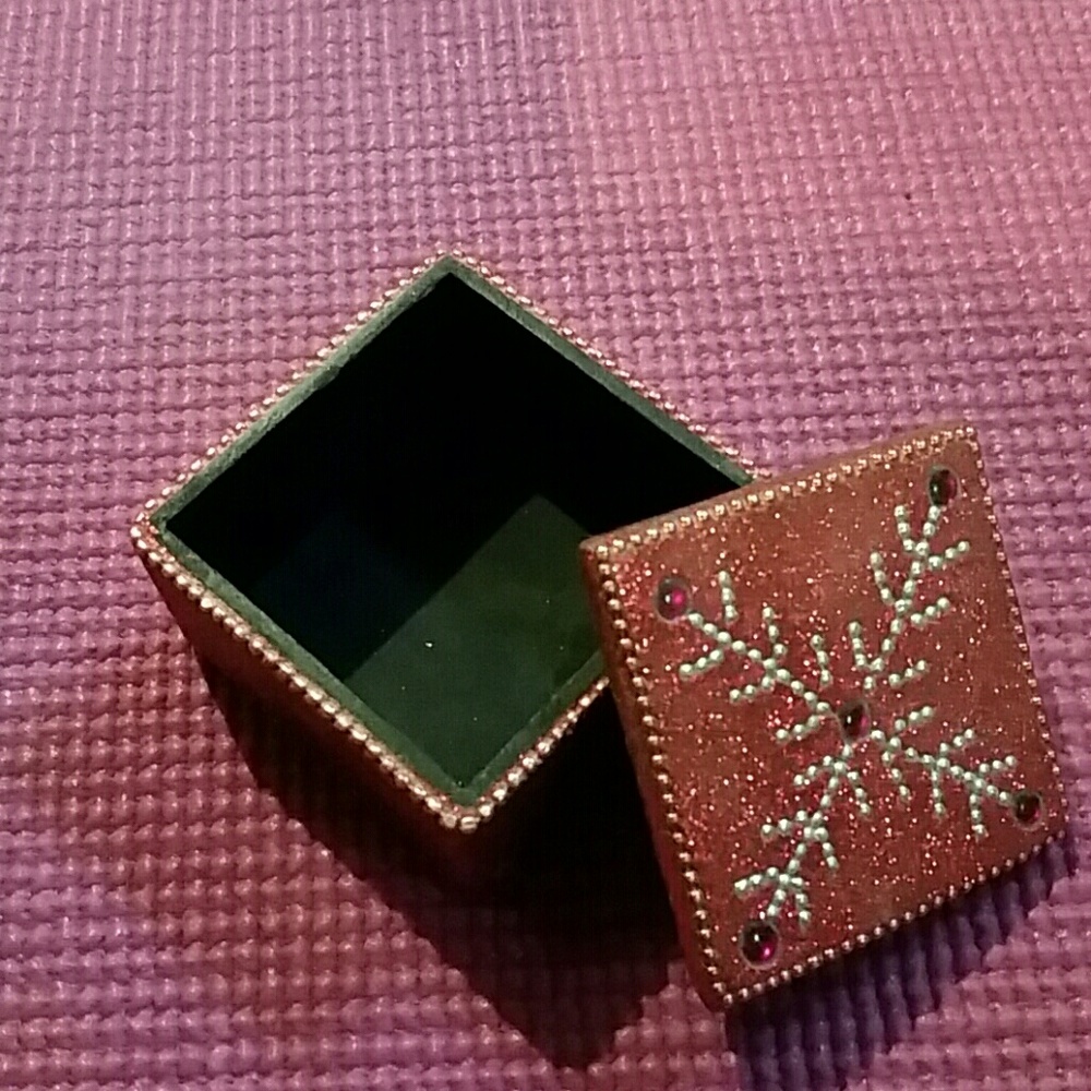 Red box - Picture 2 of 3