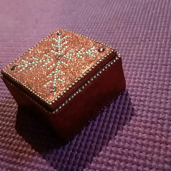 Red box - Picture 3 of 3