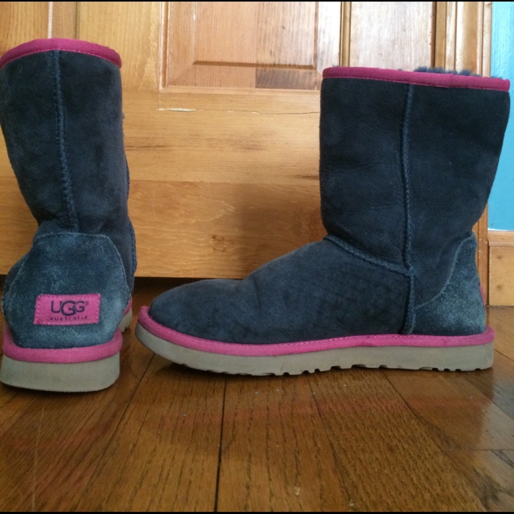 SZ 8 UGG AUSTRALIA SHORT CLASSIC BOOT