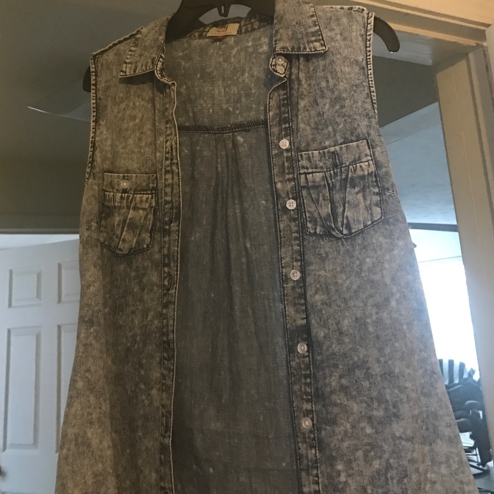 Denim wash lightweight vest