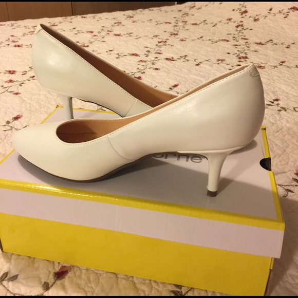 White shoes brand new - Picture 2 of 3