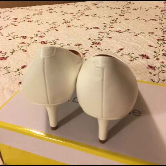 White shoes brand new - Picture 3 of 3