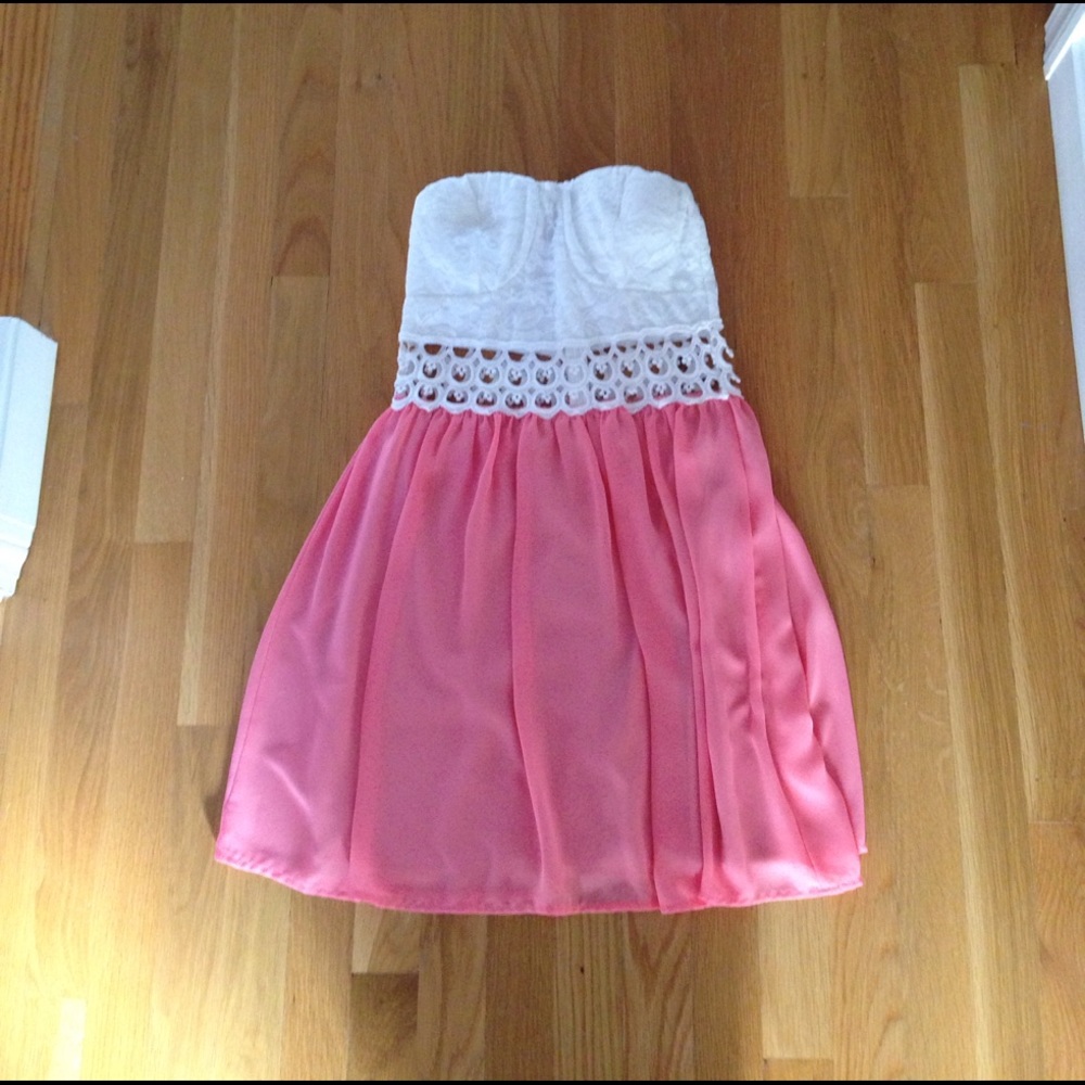 White and pink strapless dress