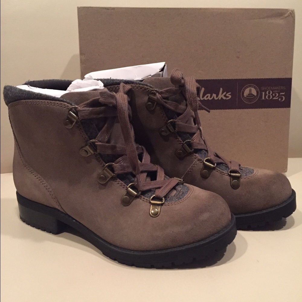 Clarks size 6 women's booties