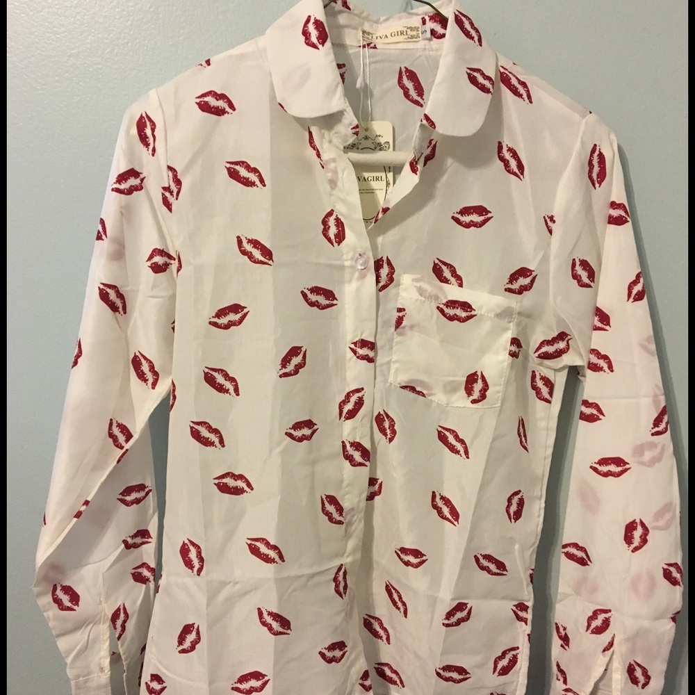 Button down kisses shirt NWT!  Never worn