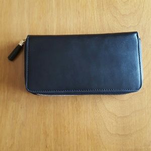 Saks fifth Avenue black leather tassel wallet