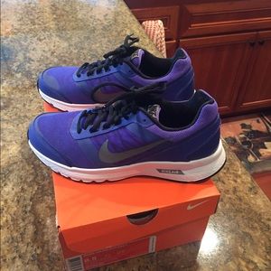 New women's Nike air relentless size 8.5