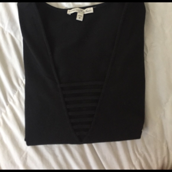 V Neck Top - Picture 2 of 3