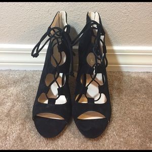 Cute Black Nine West heels!