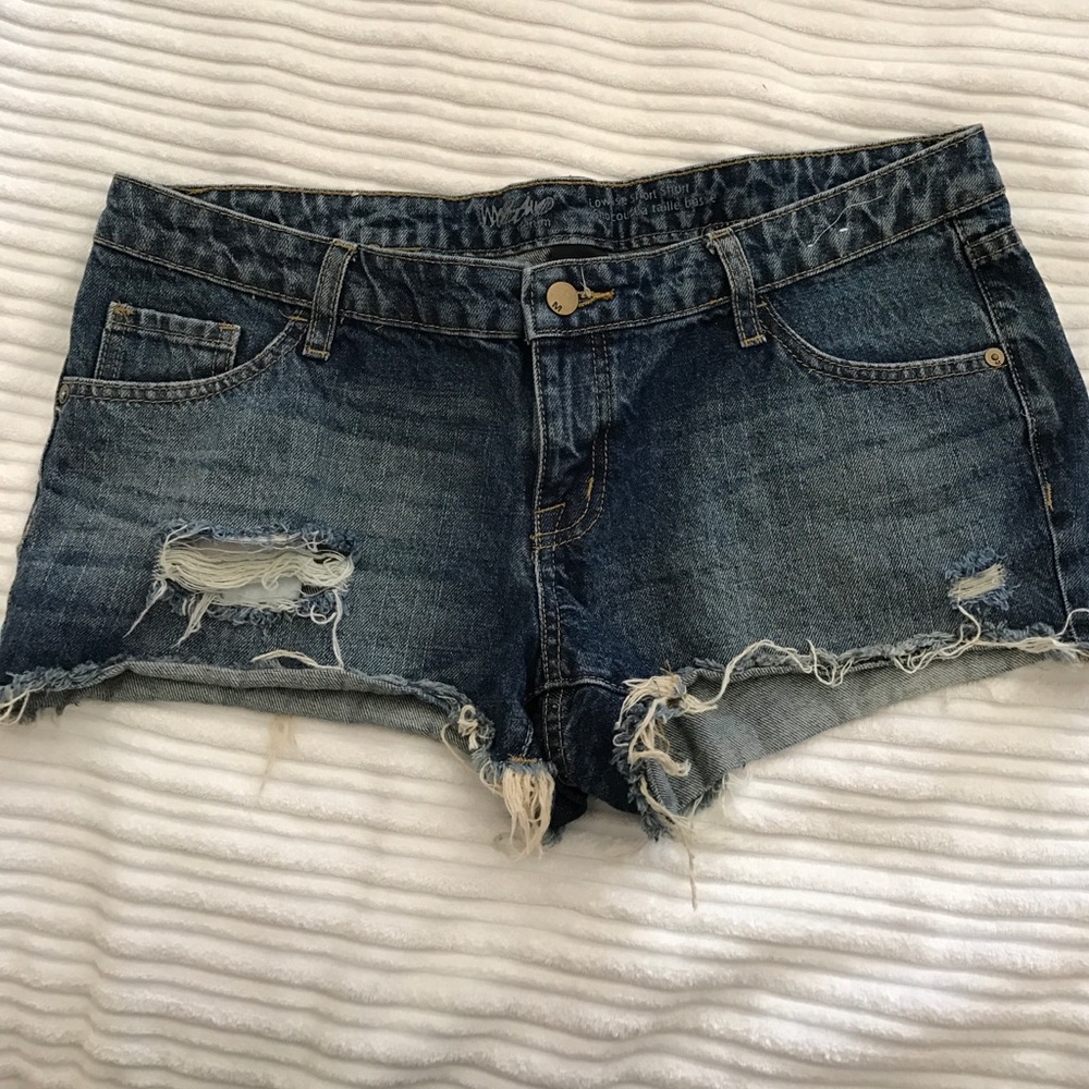 Jean cutoffs