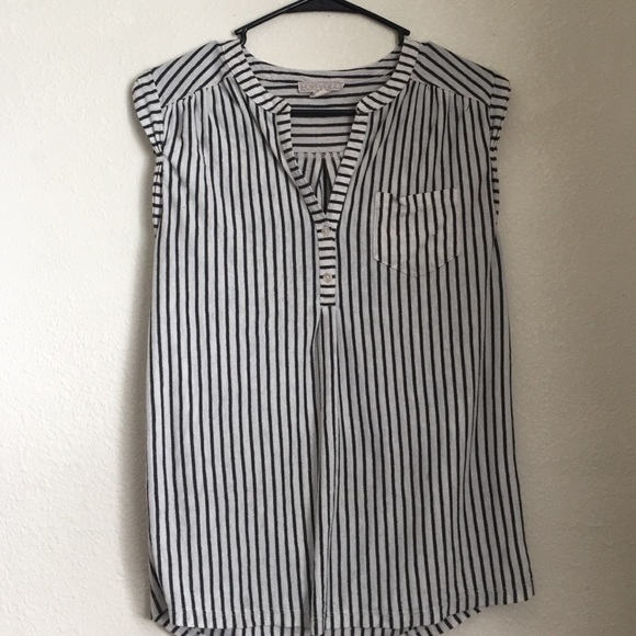Forever 21 Button down top - Picture 1 of 4