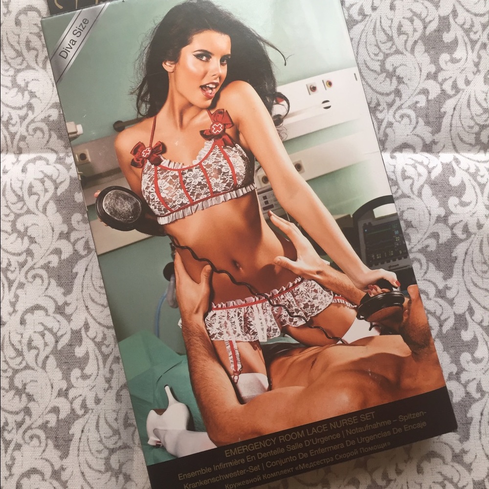 Diva Size 225-275lb Emergency Room Lace Nurse Set