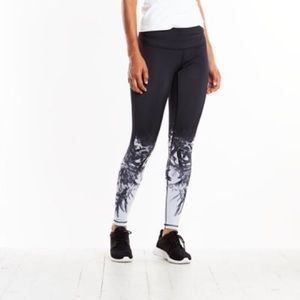•SOLD• Lucy Studio Hatha Legging Yoga Black Ombré