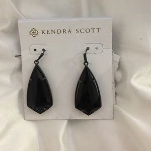 Kendra scott never worn dangle earrings