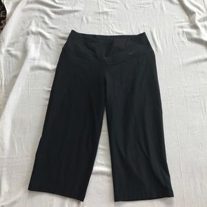 Nike Dri-Fit Crop Workout Pants. Size S