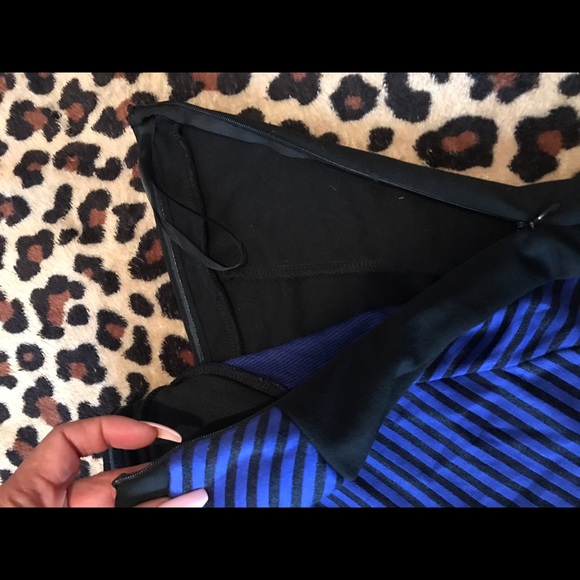 2b Bebe medium strapless Peplum top with side zip - Picture 3 of 5