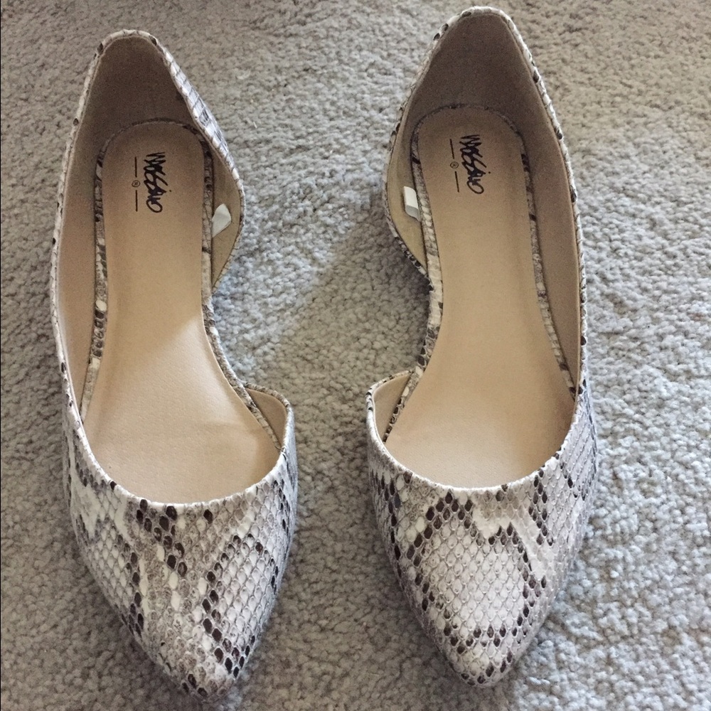 Mossimo size 9.5 snakeskin flats - worn only twice