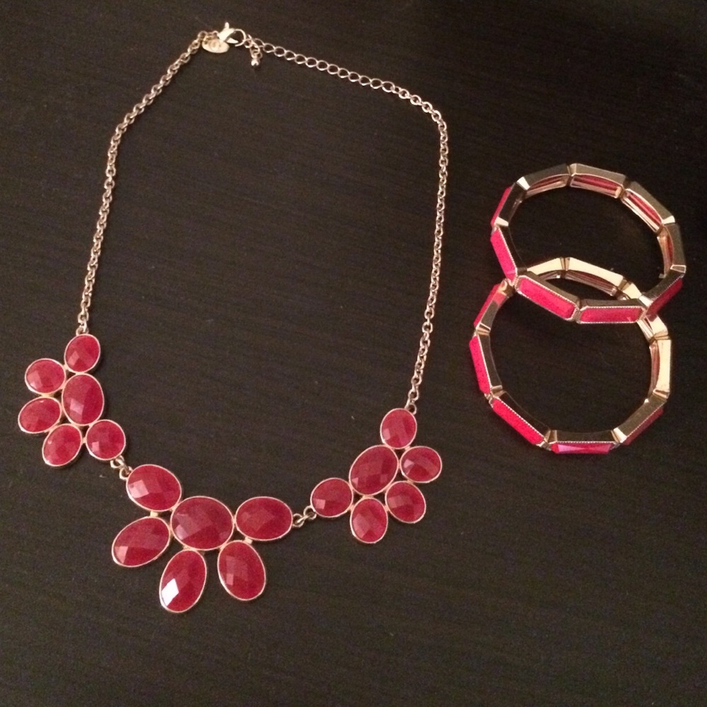 Red and gold necklace and bracelet