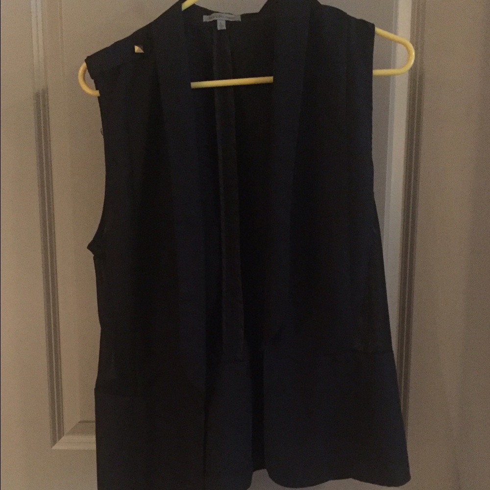 Best with sheer cutouts on each side