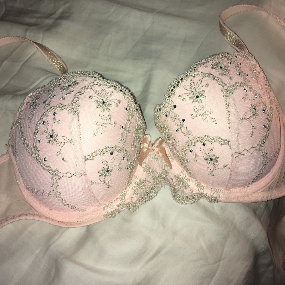 Beautiful lined Demi bra