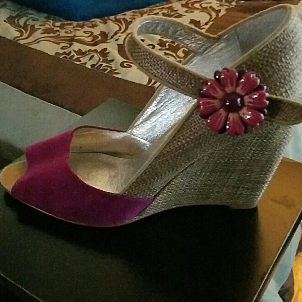 Women Beverly Feldman Wedge Shoe
