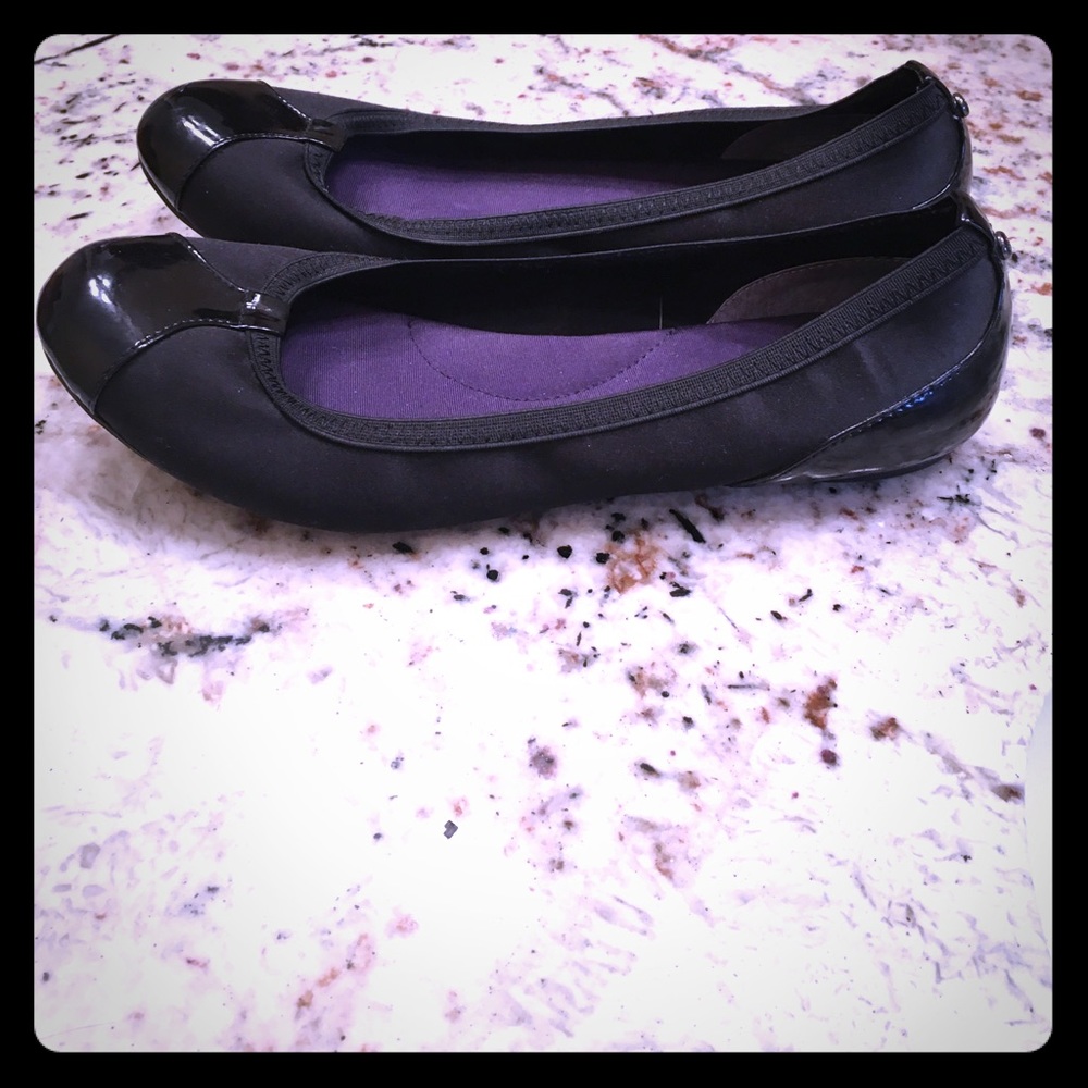 Dana Buchman Stretch and Patent black flats