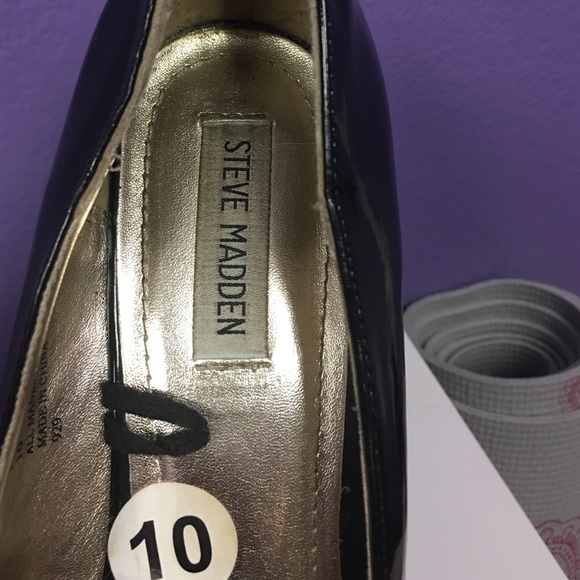 Beautiful pair of Steve Madden wedges - Picture 2 of 3