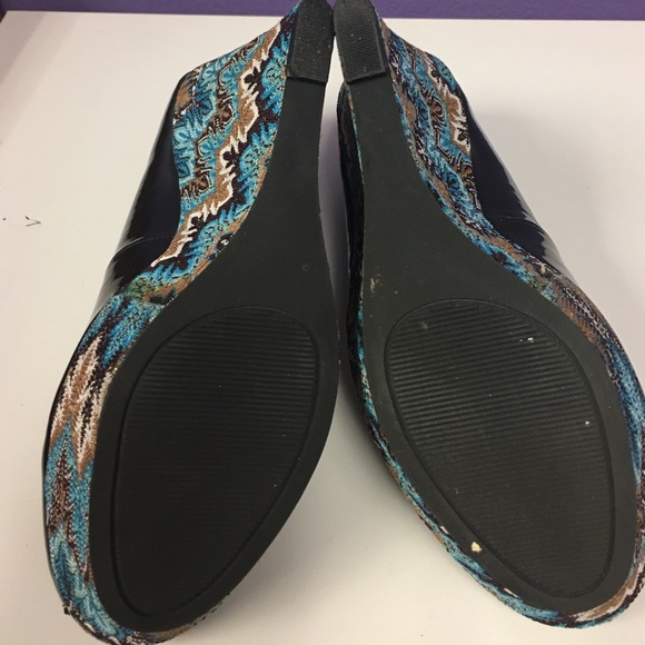 Beautiful pair of Steve Madden wedges - Picture 3 of 3