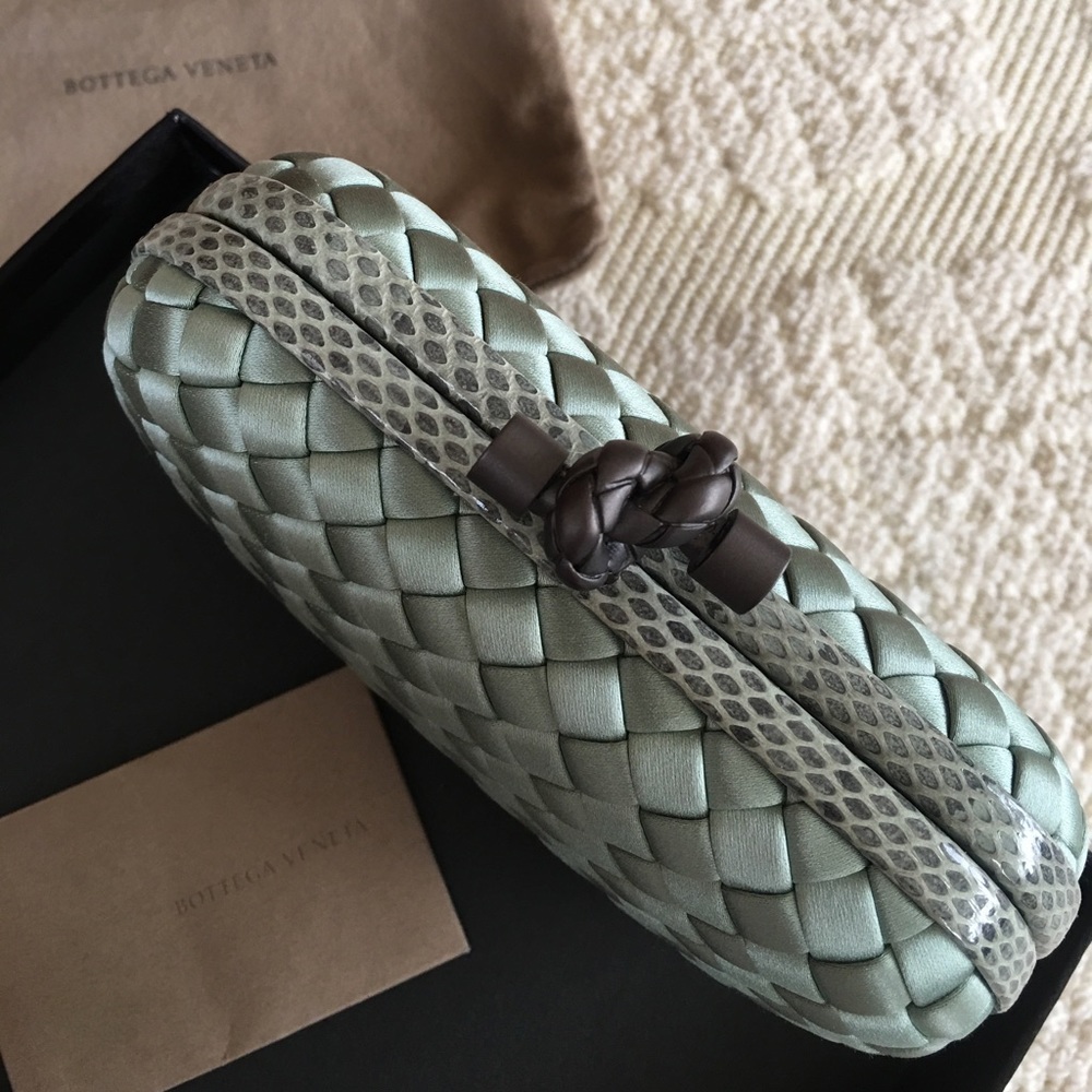 💯auth BOTTEGA VENETA Knot watersnake satinclutch - Picture 3 of 8