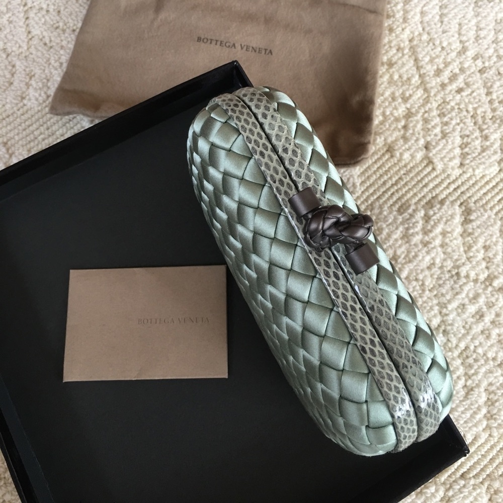 💯auth BOTTEGA VENETA Knot watersnake satinclutch - Picture 4 of 8