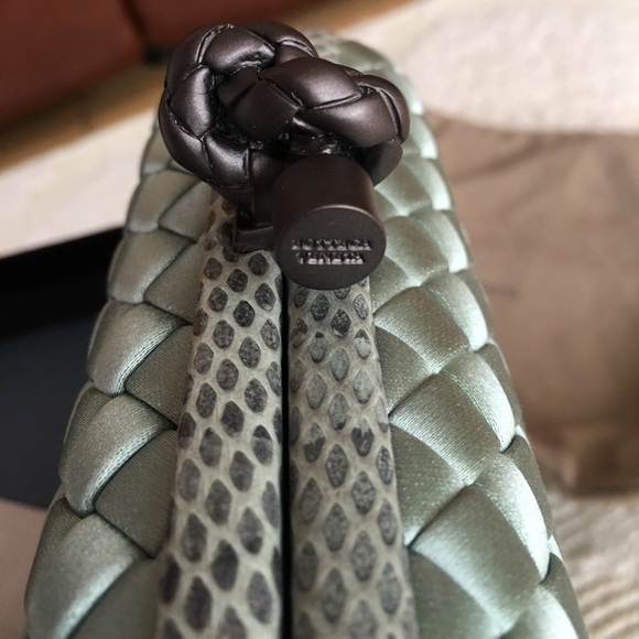 💯auth BOTTEGA VENETA Knot watersnake satinclutch - Picture 5 of 8