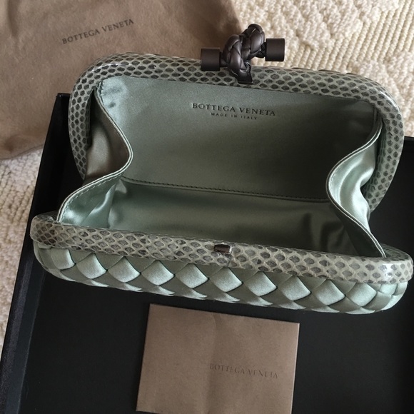 💯auth BOTTEGA VENETA Knot watersnake satinclutch - Picture 2 of 8