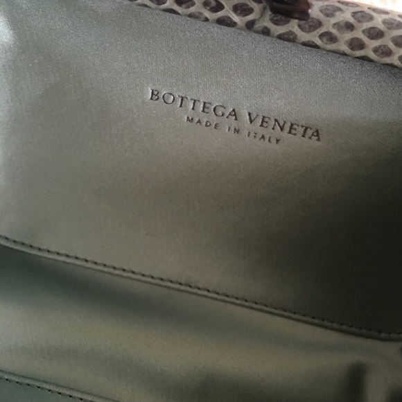 💯auth BOTTEGA VENETA Knot watersnake satinclutch - Picture 6 of 8