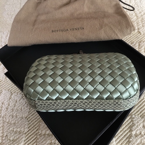 💯auth BOTTEGA VENETA Knot watersnake satinclutch - Picture 7 of 8