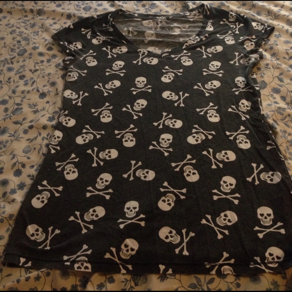 Skull and bones tee teens shirt