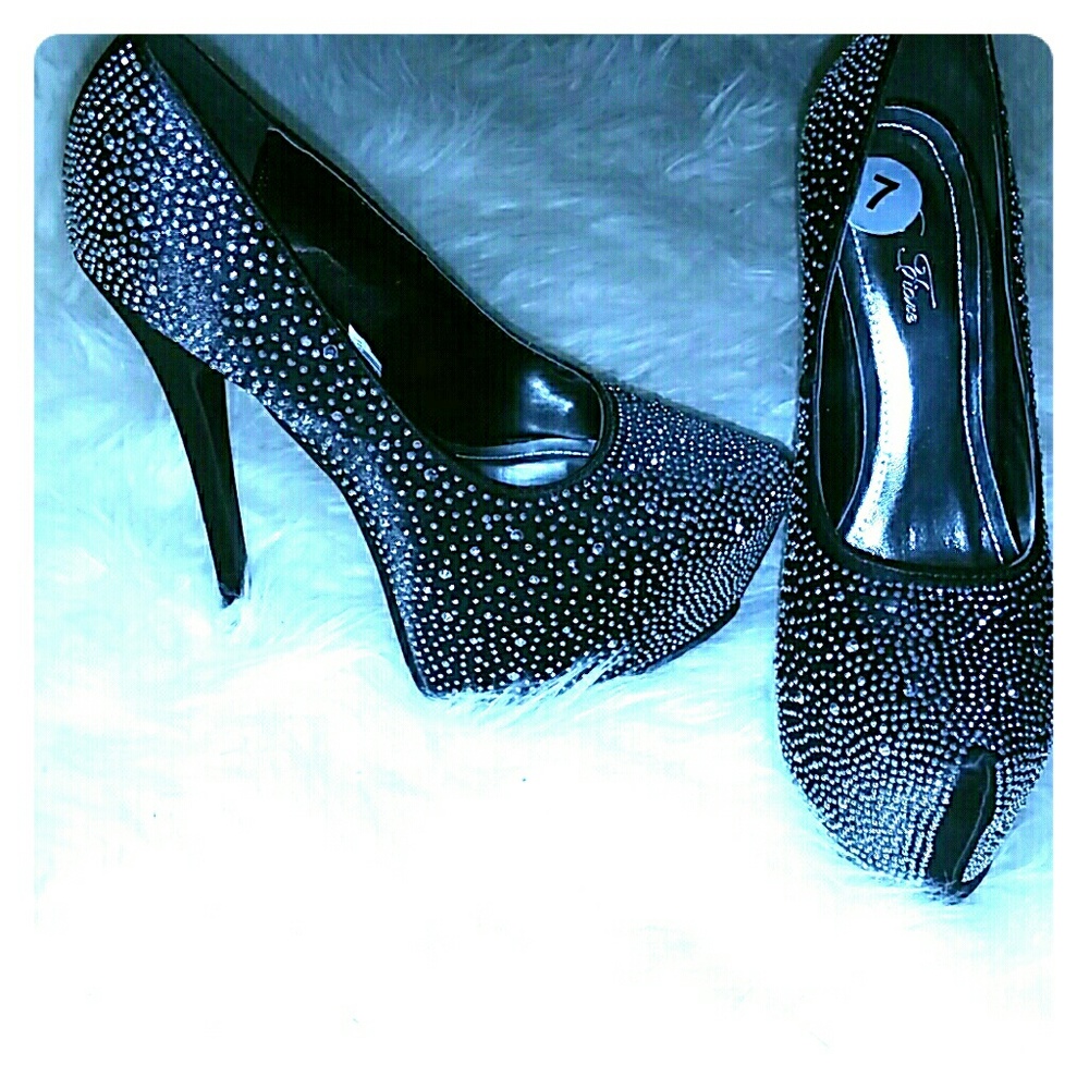 Bling pumps
