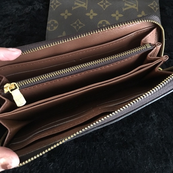 2 Wallets - Picture 3 of 3