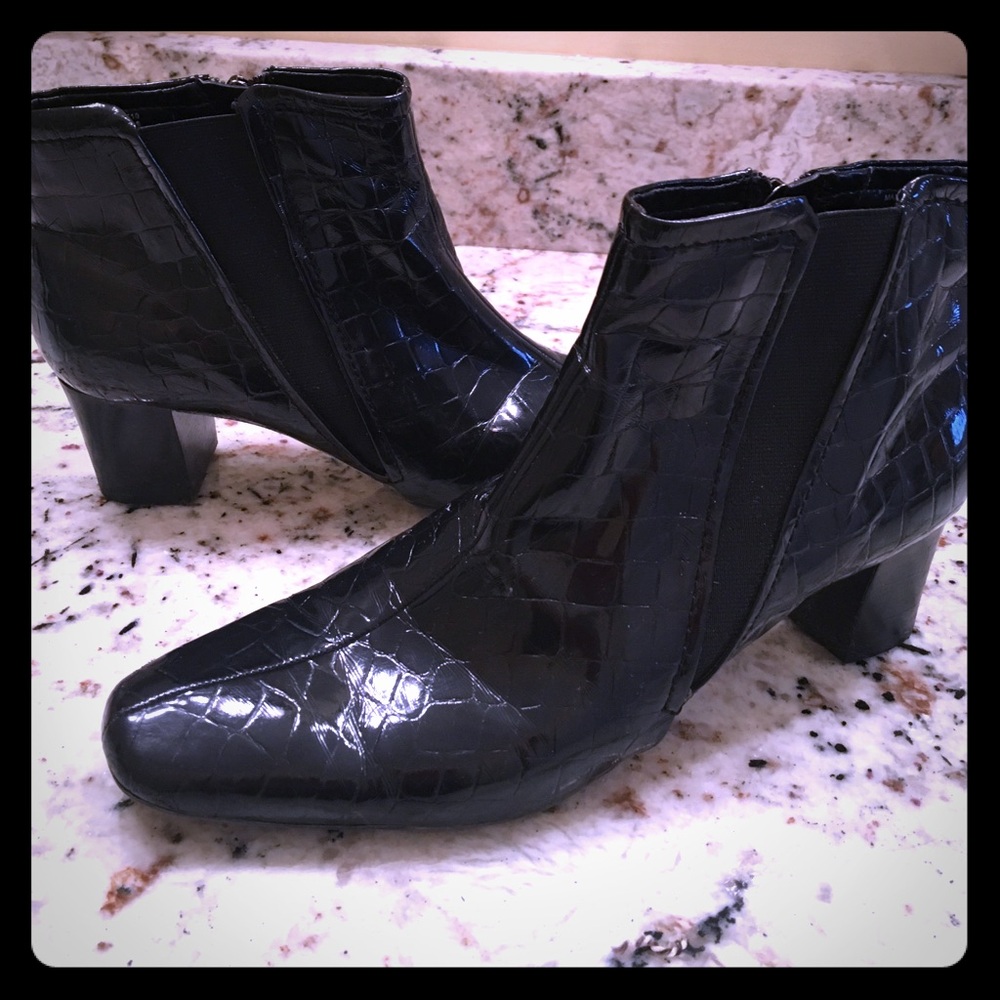 Bandolino Black Patent Leather Ankle Boots