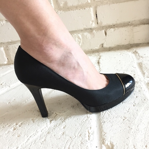 Tahari Laurie Cap Toe Pump - Picture 3 of 4