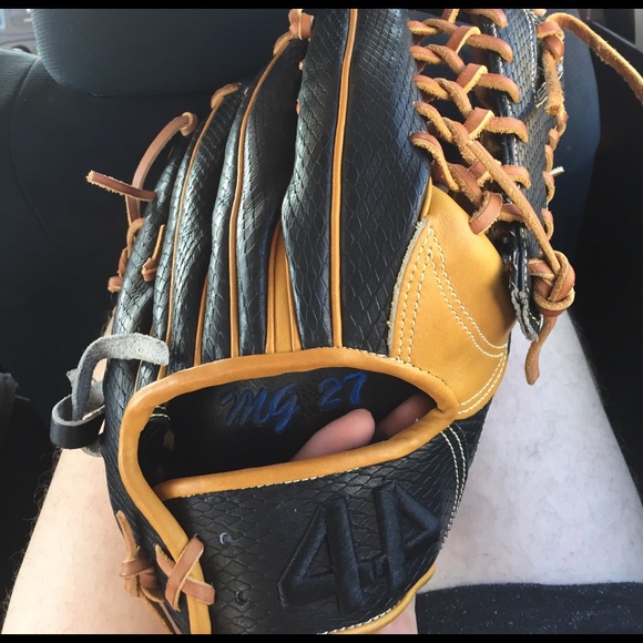 44 Pro Glove - Picture 2 of 3