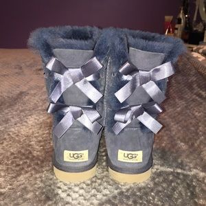 Navy blue Bailey bow uggs size 8