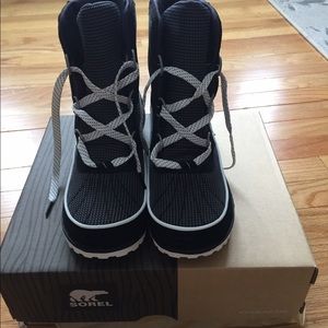Women's black Sorel Tivoli Boots - size 8