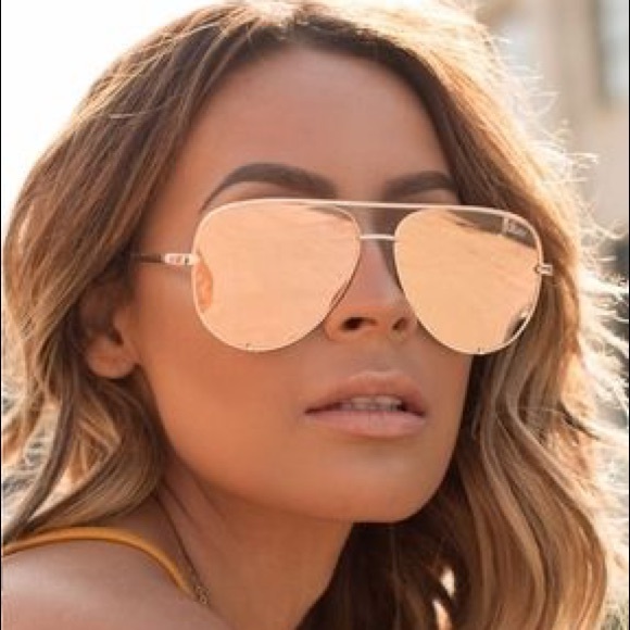 🚨1 HR SALE🚨HIGH KEY QUAY x Desi sunglasses -GOLD - Picture 3 of 8