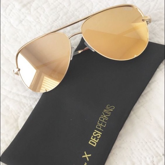 🚨1 HR SALE🚨HIGH KEY QUAY x Desi sunglasses -GOLD - Picture 5 of 8