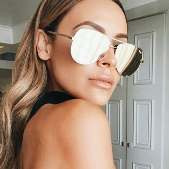 🚨1 HR SALE🚨HIGH KEY QUAY x Desi sunglasses -GOLD - Picture 6 of 8