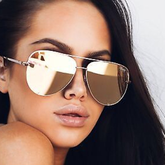 🚨1 HR SALE🚨HIGH KEY QUAY x Desi sunglasses -GOLD - Picture 8 of 8