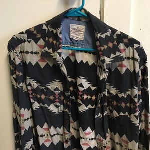 Medium sized tribal shirt from American eagle