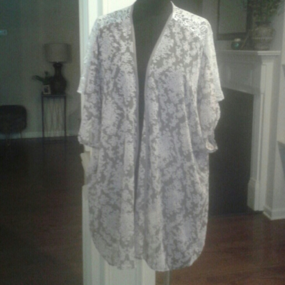 Brand new Harlowe & Graham Kimono