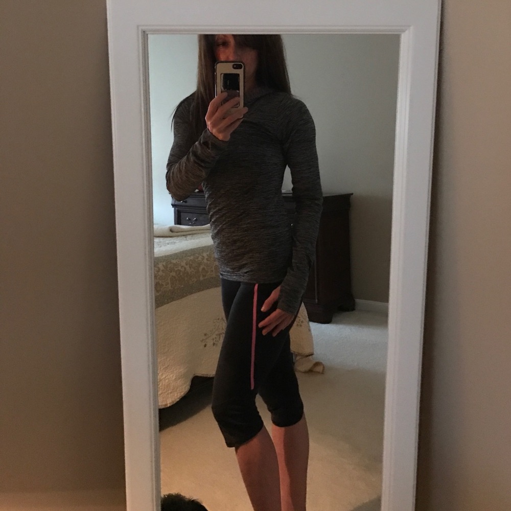 Athleta pullover 🖤